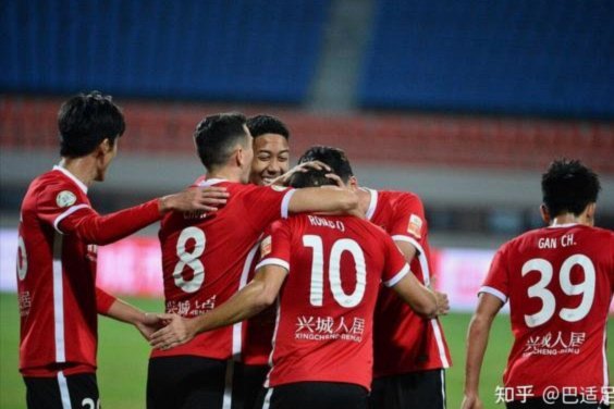 蓉城球迷怒了：罗慕洛失误+防线崩盘1-1平铜梁龙