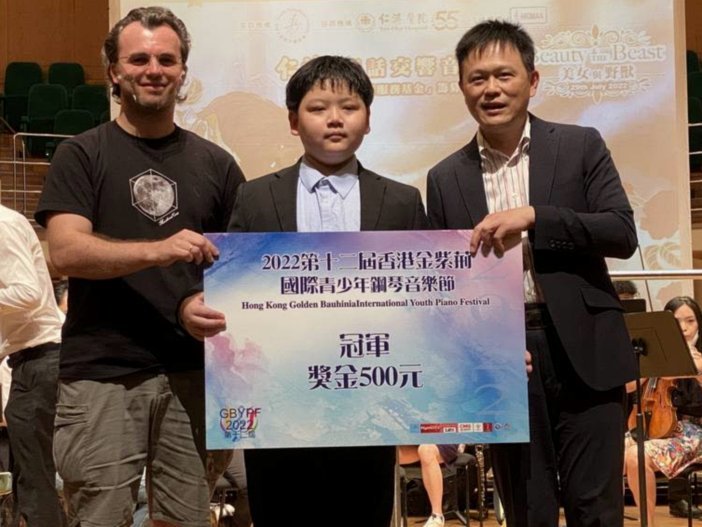 西班牙女歌手引发争议，阿根廷主办方取消一场致敬音乐会