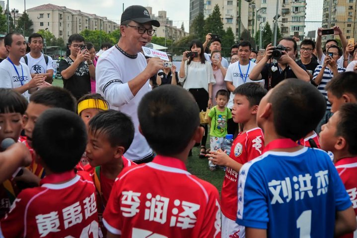 中国青训最重要的的就是取消基层教练和基层梯队，多培养几个董路团队
